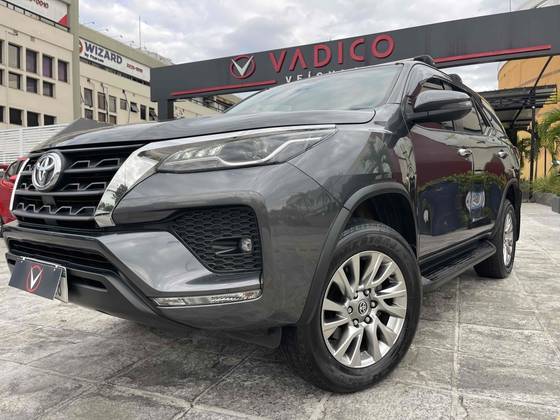 TOYOTA HILUX SW4 2.7 VVT-i FLEX SRV 7L 4X2 AUTOMÁTICO TOYOTA HILUX SW4 2.7 VVT-i FLEX SRV 7L 4X2 AUTOMÁTICO